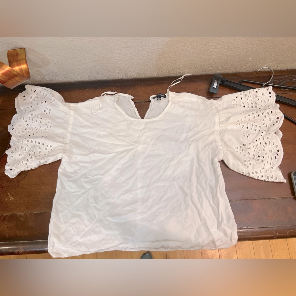 White blouse style envy size small flowy